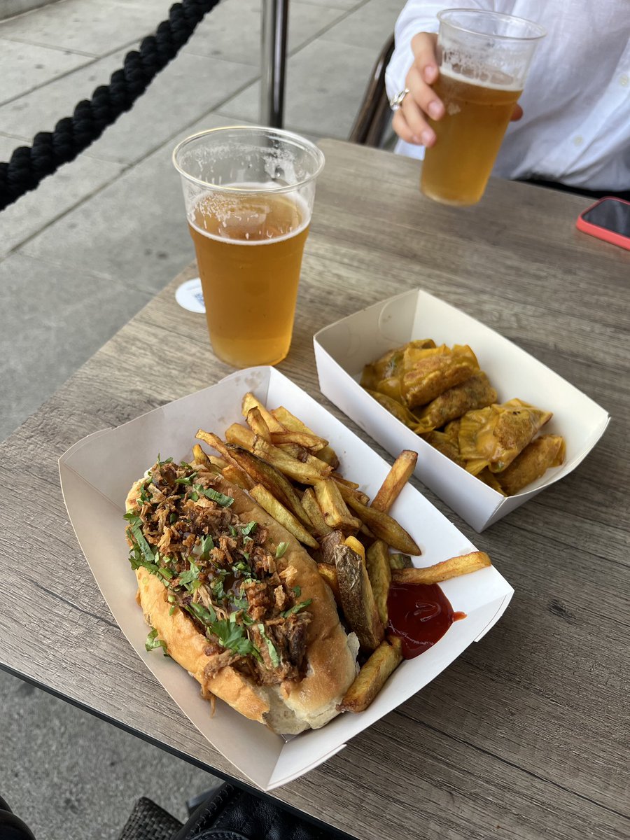 LesPetitsPres's tweet photo. MERCI À TOUS POUR CE MAGNIFIQUE WEEK-END 🌭🥟🌯🍟🍨 #grandebraderie #angers #streetfood #hotdog #pullpork #gyoza #yakitori https://t.co/YnakxsqJW3