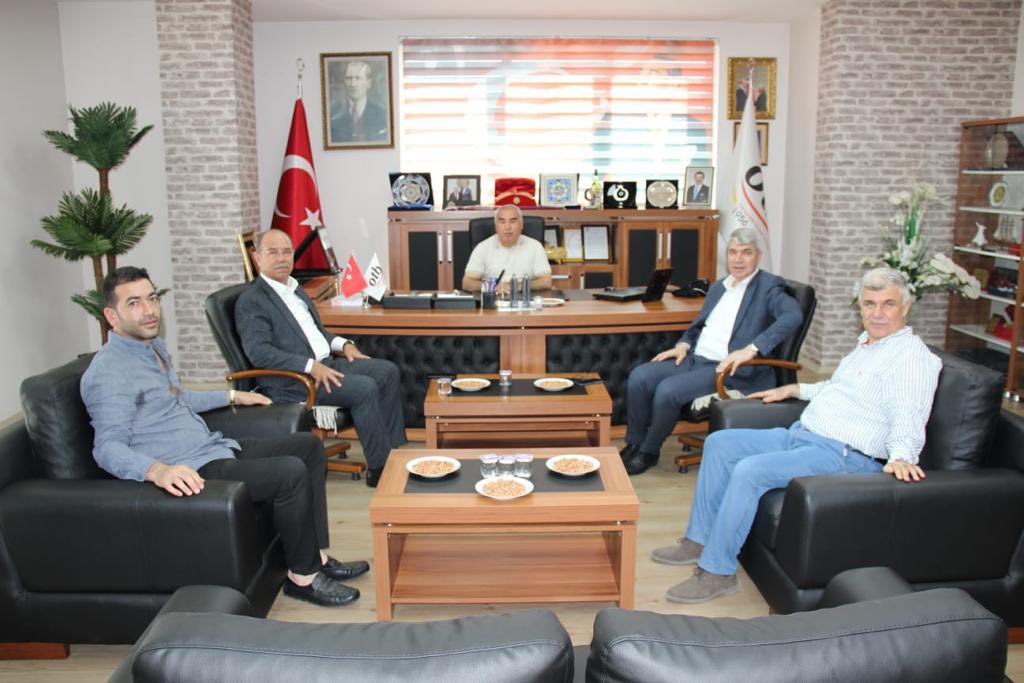 mdurmusoglu's tweet photo. İl Başkanımız Sayın Seydi Gülsoy teşkilatımız ile birlikte Osmaniye Ticaret Borsa Başkanı Sayın Sait Çenet’i ziyaret ettik. 

Çiftçilerimizin taleplerini biliyoruz; çözümü noktasında var gücümüzle çalışmaya devam ediyoruz. https://t.co/CrEdZ77bB1