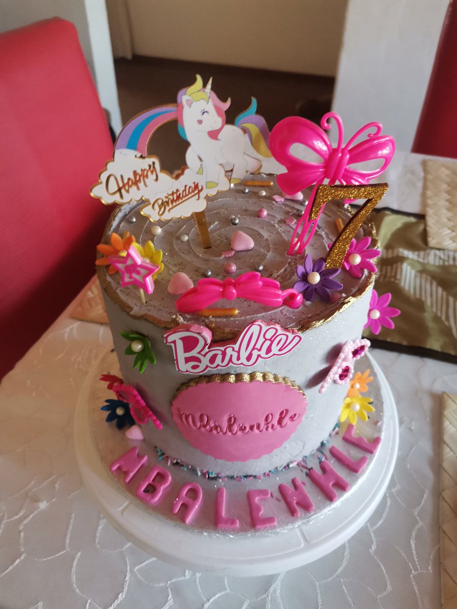 LollystrEats's tweet photo. Vanilla and chocolate cake #barbiecake #BirthdayCakesforher #kiddiescakes #barbie #7thbirthday https://t.co/osKvQQtnpq
