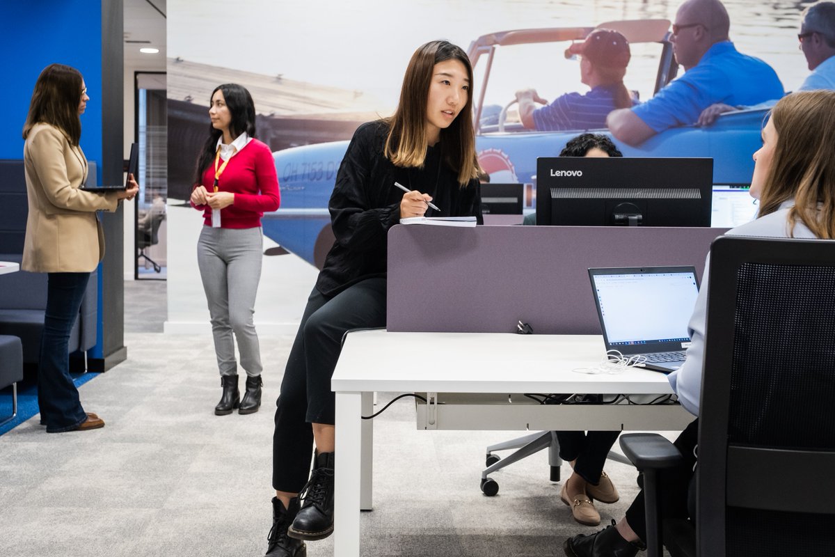 PepsiCo_ESP's tweet photo. A través de nuestro #DigitalHub, formamos parte de la iniciativa Gender Equality Tech Hub #GETHub, impulsada por @bcn_ajuntament y @allwomentech para reducir la brecha de género en el sector TIC e impulsar el #talento femenino.👩‍💻
👉Nuestro objetivo: alcanzar la paridad de género. https://t.co/GjxHw9sFsL