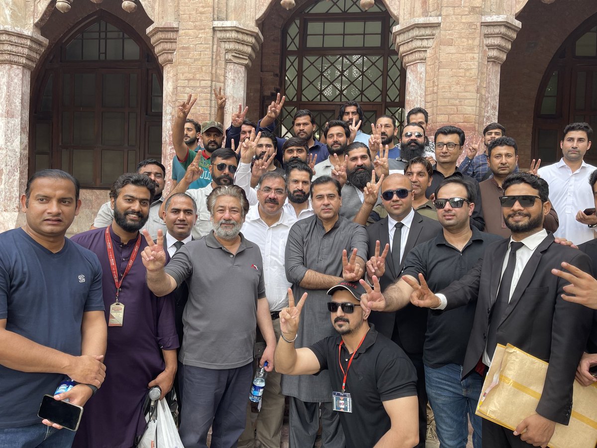 binteha38329491's tweet photo. #WeStandWithImranRiaz
❤️ Stay strong 💪 bro we are with you❤️🇵🇰🇵🇰🇵🇰 https://t.co/B0UfjNQYLk