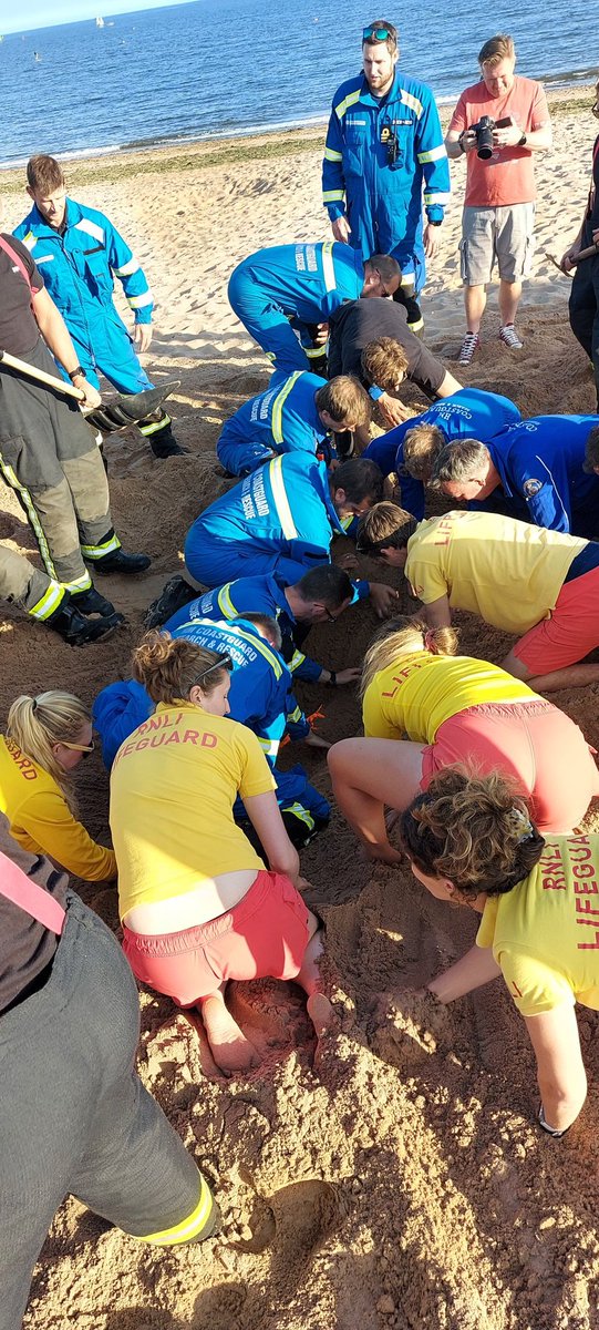 ChrisGi73652719's tweet photo. Great to work with so many agencies a couple weeks back.
Some great Sandhole collapse input, followed by a scenario to complete.
Partnership working at its finest.  @ExmouthRNLI @RNLI @MCA_media @DSFireUpdates https://t.co/xwBNZph3wT