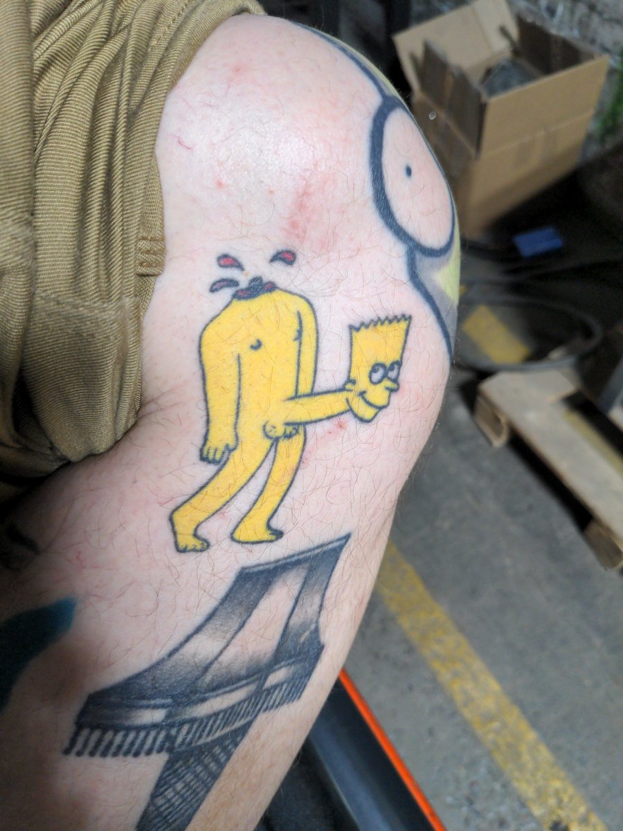 MykeeThe1's tweet photo. @Wezzer1993 Was SUPPOSED to be Homer in a dress! Lol https://t.co/BK3d9JFaNh