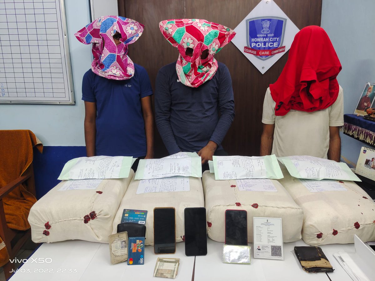 hwhcitypolice's tweet photo. On 03.07.22 at about 11:00 hrs a joint operation conducted by #LiluahPS #BelurPS & #BallyPS at #Belur_Station_Road and apprehended three persons with 41KGs 959 Grams of Cannabis, one TATA INDICA, Cash and other articles in presence of Executive Magistrate.
#FightAgainstNarcotics https://t.co/qo94jkqhbv