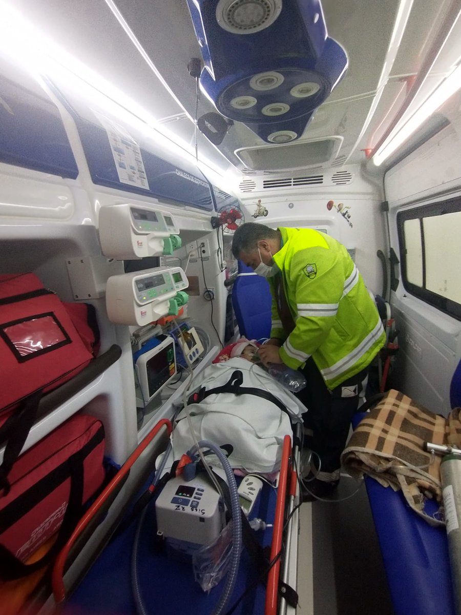EmergenciasB's tweet photo. También se realizó el traslado de un bebe de 1200 gramos desde la localidad de Tigre a la Maternidad de Pilar.
#Tigre
#Pilar 

@SaludBAP 
@HospitalesBAP https://t.co/oKuvWhWBSi