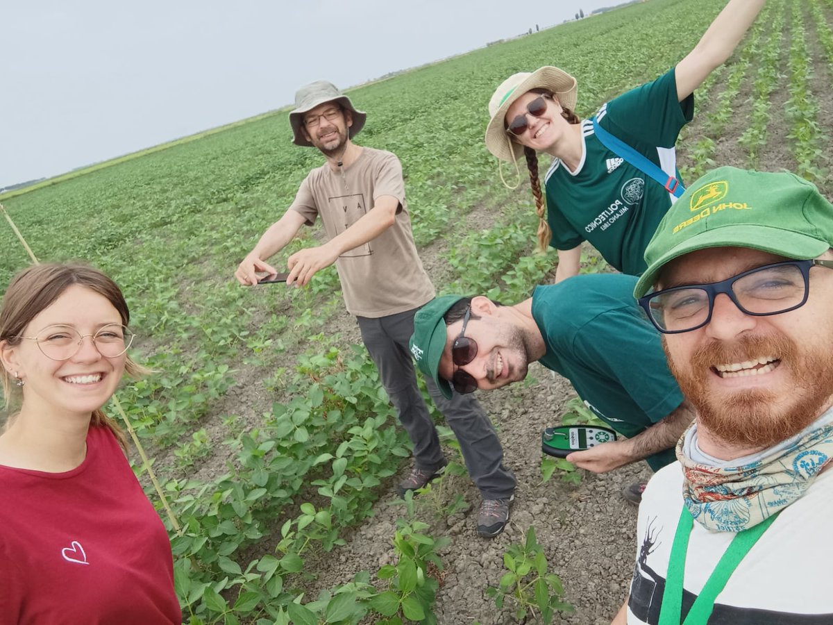 Our <a href="/CnrIrea/">CNR-IREA</a> researchers near Ferrara in field campaign 💪 for PRIS4VEG  #PRISMA <a href="/ASI_spazio/">Agenzia Spaziale ITA</a> #remotesensing #Vegetation #agricolture