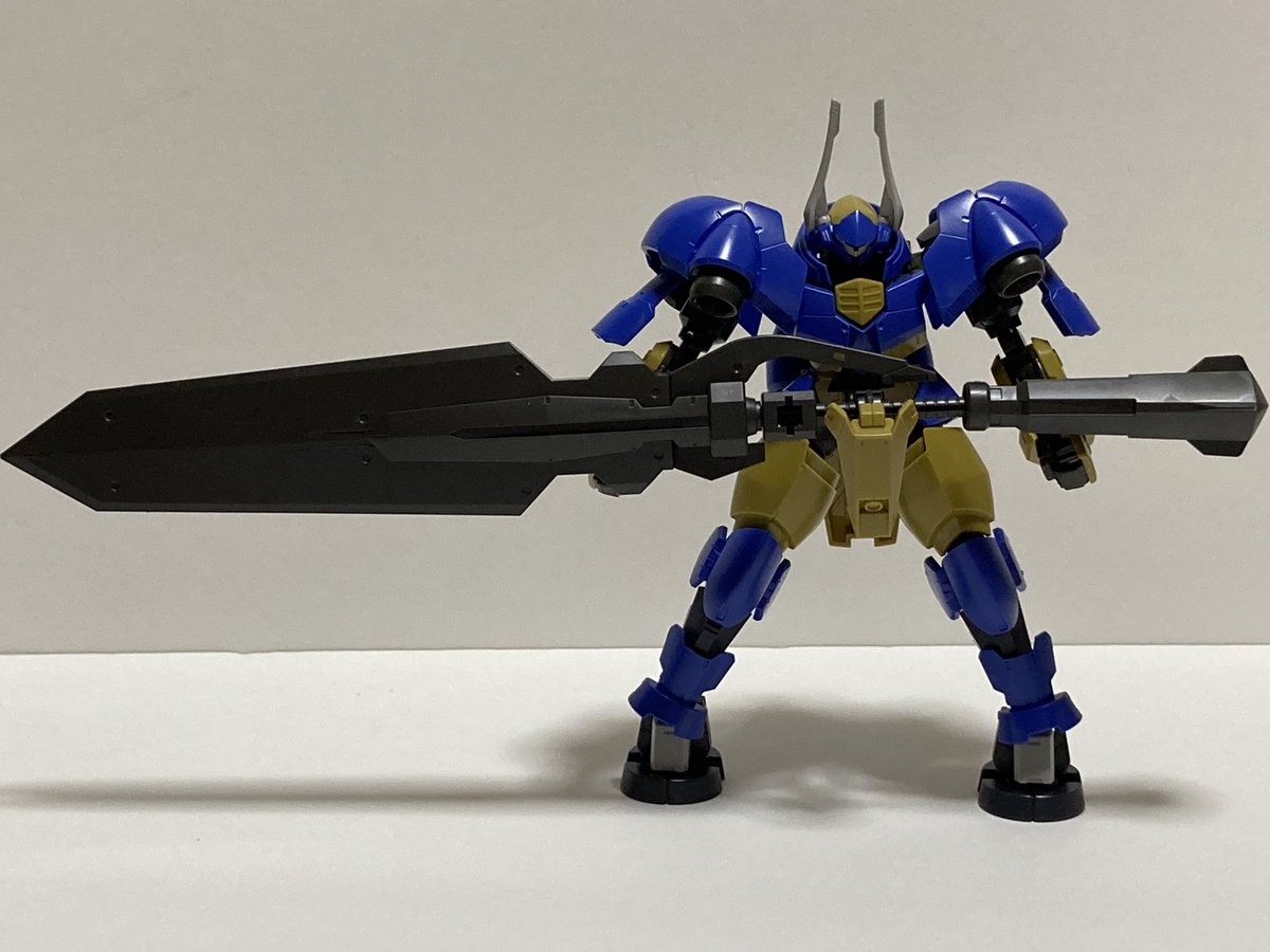 ASKY_GPVS's tweet photo. HGヘルムヴィーゲ・リンカーを素組みしました！下半身ほっそり、上半身ゴツゴツまさにマッチョな体型ですな！
そしてヴァルキュリアバスターソードデカ過ぎんだろ！
ミカに使ってくださいとばかりに腰の前にマウントするのが個人的カワイイポイントｗ
#ガンプラ https://t.co/sEMgbwrcoe