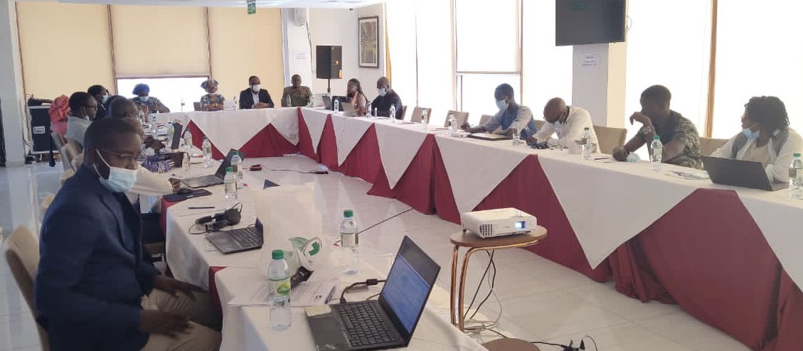 Nous expliquons à 25 #journalistes et acteurs de la #société #civile sénégalaise l’Indice de Gouvernance des Ressources #RGI 2021, montrant comment l’utiliser pour promouvoir des #réformes des règles et pratiques dans le secteur #extractif.
Détails sur : resourcegovernanceindex.org