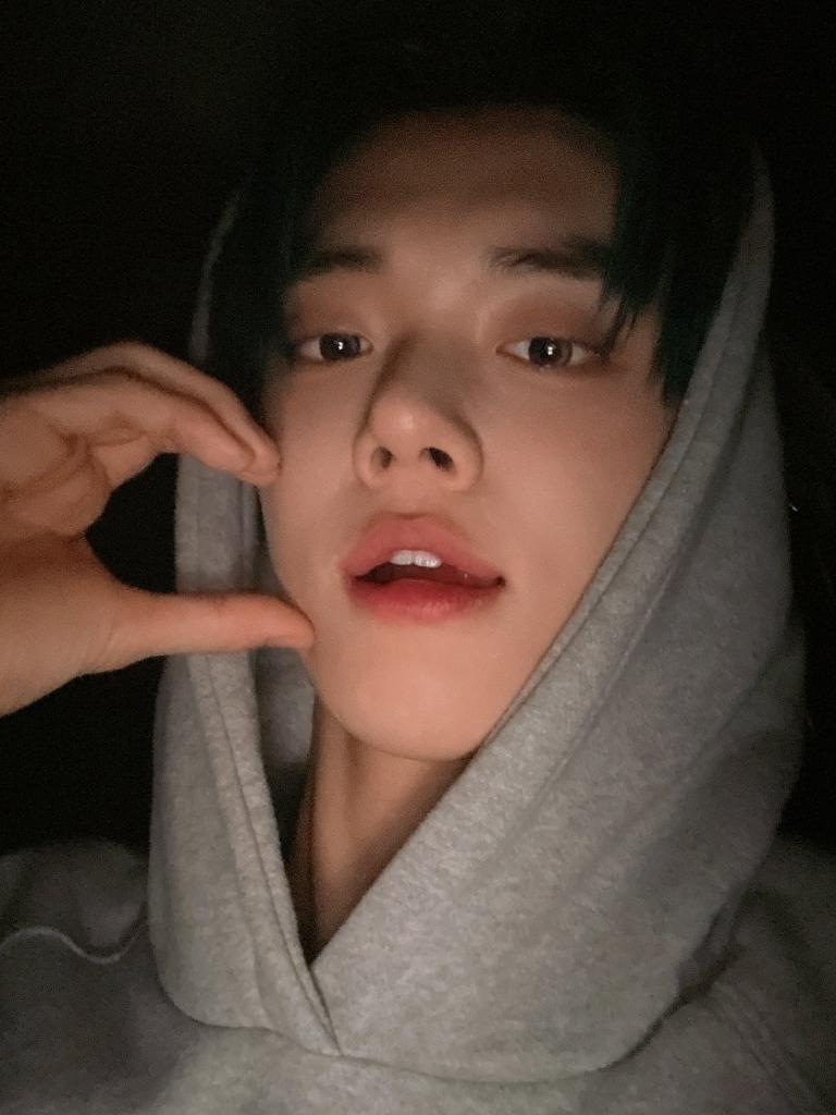 Jjunnotmeow's tweet photo. Malem https://t.co/8oQtjAOXZV