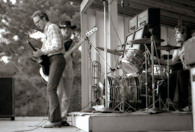 crockpics's tweet photo. ZZ Top performing in Pensacola, Florida, 1970 https://t.co/nQG4ZZKMbN