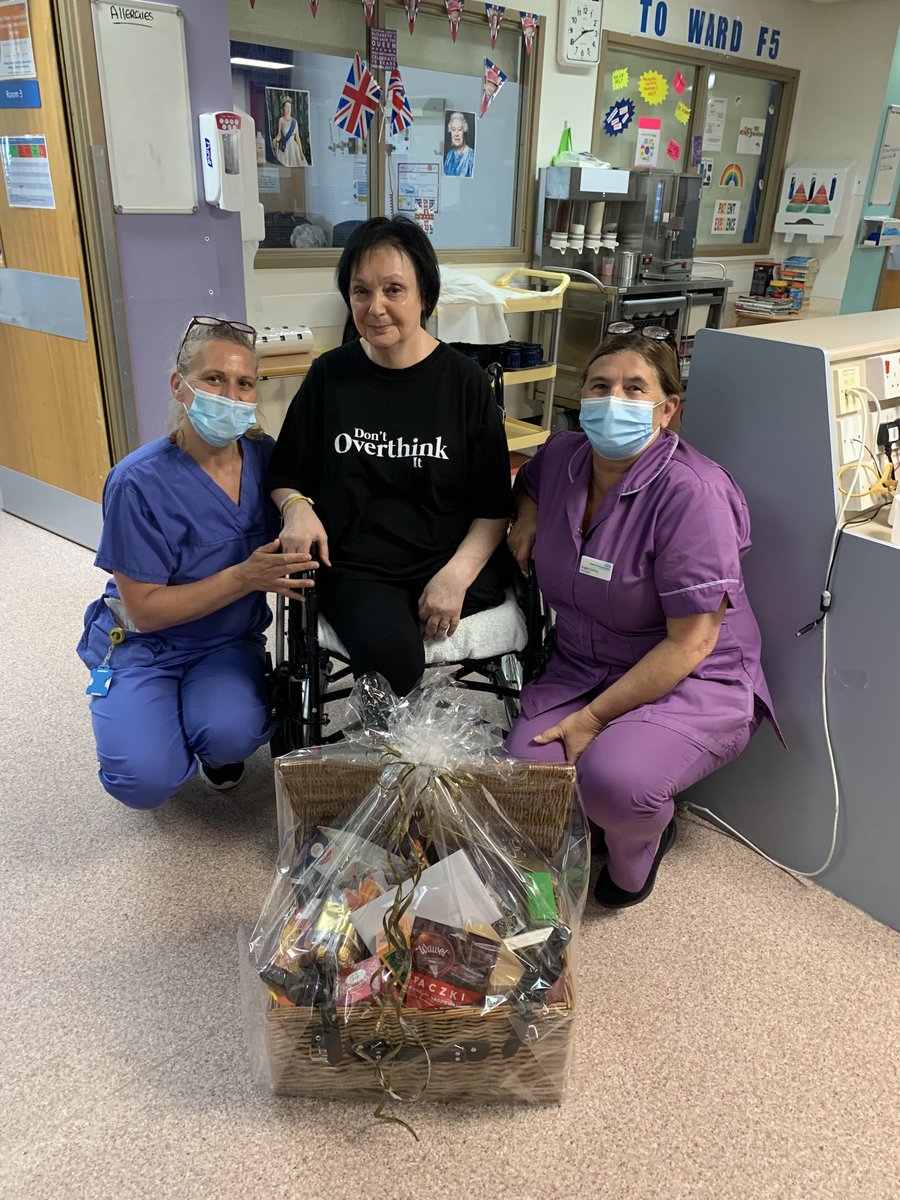 F5Ward's tweet image. What a beautiful gift basket of thoughtful gifts kind words for our ward from our patient who’s been with us a while, going home finally on wed.Thankyou .  Consent gained from patient for photo .F5 St Luke’s