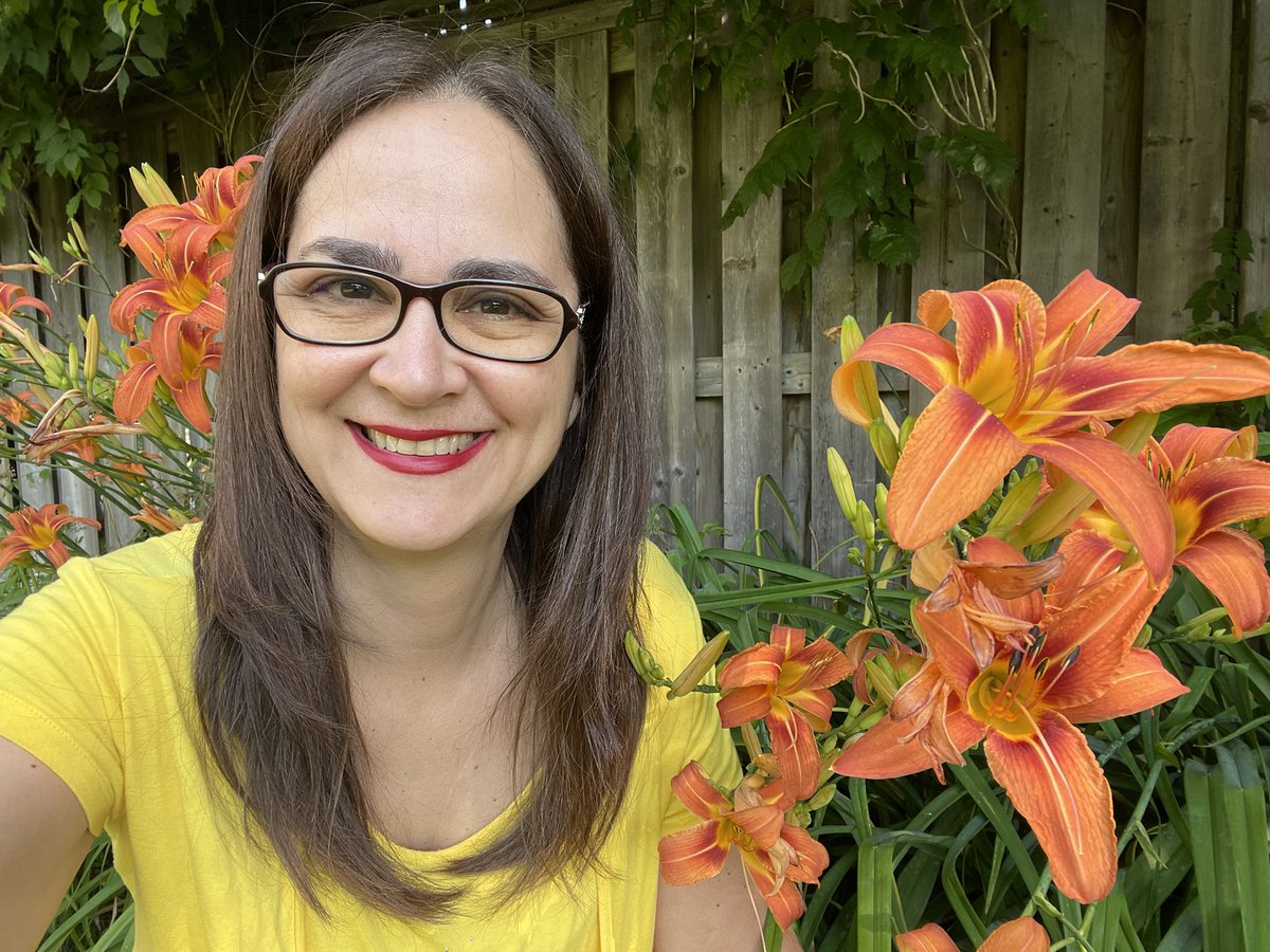 My backyard is full of orange lilies. #SummerVibes #GardeningTwitter #CanadianSummer #CanadaDay2022 #Canadians #summerfun #TorontoSummer