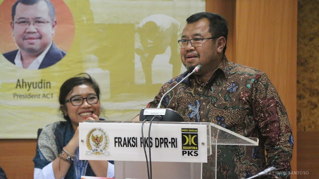 Bantu RT

Cerita lain ACT, lebih bahaya dari soal gaji petingginya yg Wow, tp ini soal Grand Design pencarian dana utk Ekstrimis, produsen kerusuhan, dan pemberotak berkedok agama. 
Siapa ACT Dkk?