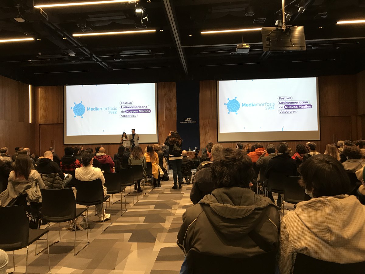 “Ya somos seres transmediales, usamos smartphones, hablamos por whatsapp, tomamos el diario y buscamos cosas en internet. Debemos tomar esta oportunidad y preparar a nuestros creadores”. Damián Kirzner, creador de Mediamorfis y Antonia Valenzuela, directora  Mediamorfosis Chile.