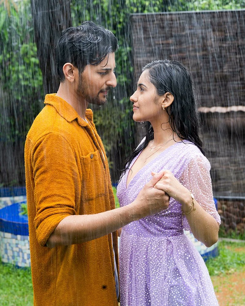sonymusicindia's tweet photo. Let the rain sing you a melody of love with @DarshanRavalDZ &amp; @ImMalvikaSharma's #BaarishonMein 💙
Coming 🔜

@naushadkhanepos @guggss
@GautiDiHatti @anmoldaniel5 @nahkfira

#MondayMood #DarshanRaval #MalvikaSharma #NaushadBhramer #StayTuned https://t.co/D5JJJX2oq7