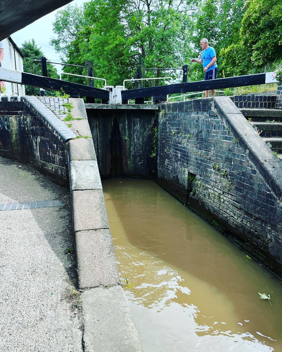 DiSumsion's tweet photo. Brilliant holiday on the Coventry canal #Atherstonelocks @CanalRiverTrust https://t.co/Uf5uTkPohQ