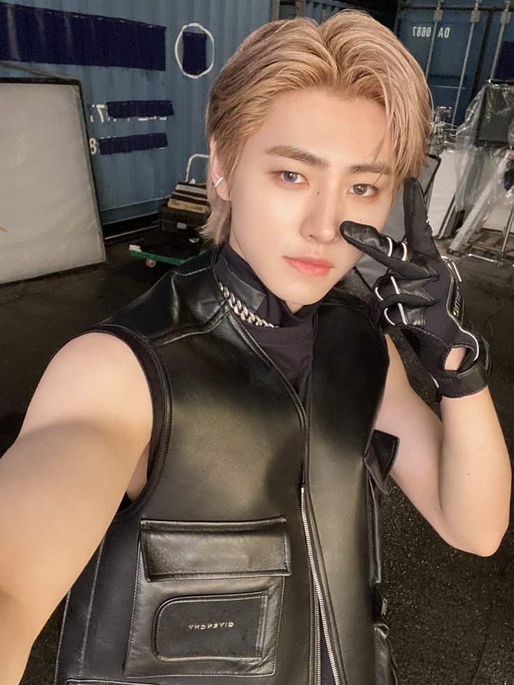 1208GALLERY's tweet photo. sleeveless selca :)
#enhypen_sunghoon #sunghoon https://t.co/0dAanTmuVx