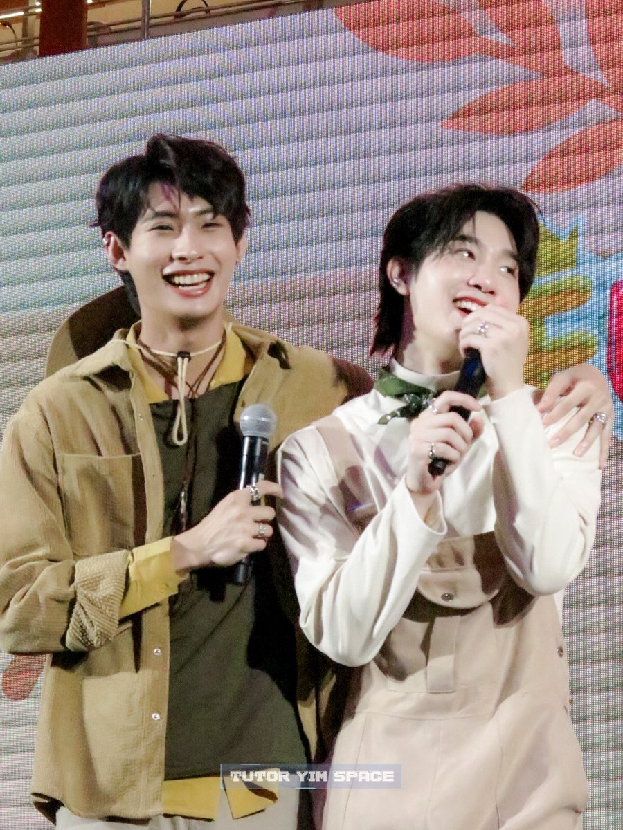tutoryimspace's tweet photo. มีคนใช้หน้าที่ในทางที่ชอบอีกแล้วค่ะ ใครจะเนียนเท่าเตอร์ไม่มี 🤫
@TutorKrp @mynameis_yim
🚀 #FunDomFanDayxTutorYim
#TutorKrp #Mynameis_yim
#TutorYim https://t.co/QPFk8EKXqV