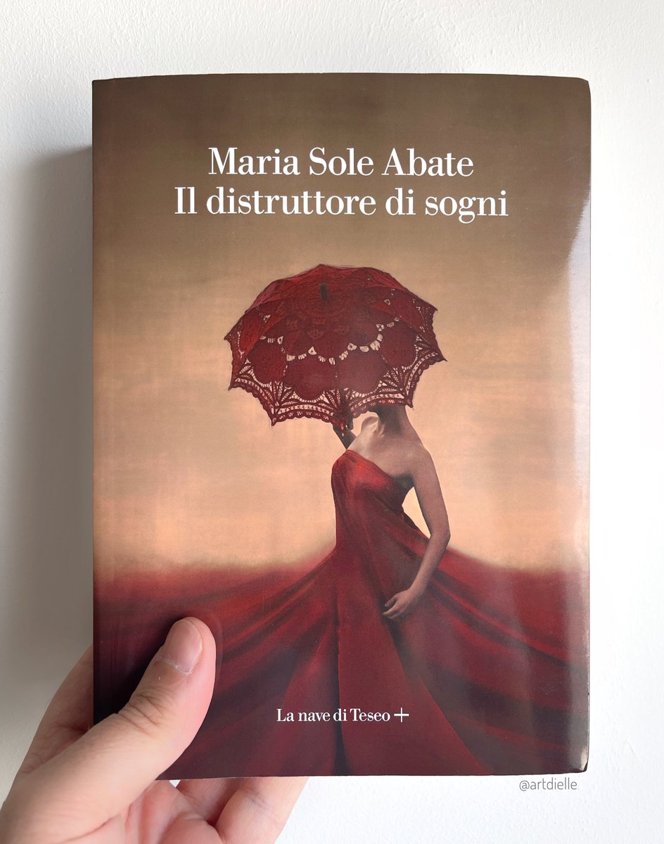 artdielle's tweet photo. Un romanzo intenso che narra la tragedia di un uomo che si scopre metaforicamente cieco malgrado tutta la sua intelligenza, incapace di interpretare la realtà di cui è protagonista e vittima del suo narcisismo.
#NovitàInLibreria  "Il distruttore di sogni" di Maria Sole Abate https://t.co/Ua5nGAr1h6
