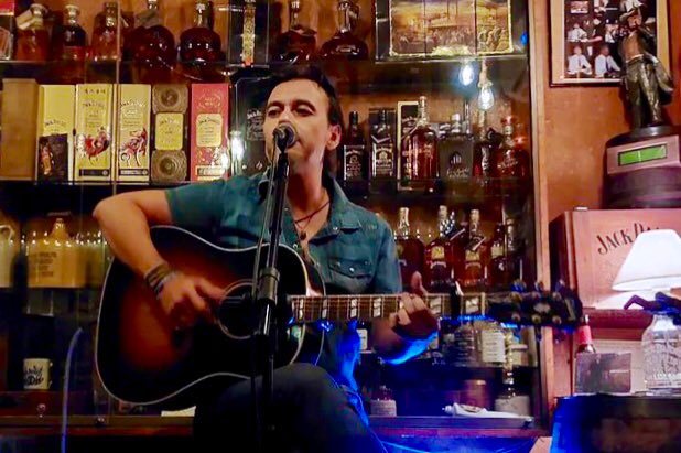 Aquí os dejo la crónica de @Bre_akingsounds de mi último concierto en el <a href="/onclejack2/">L'Oncle Jack</a> . Muchas gracias Irene e Irina por vuestras palabras!!!

▶️ breakingsoundsmusi.wixsite.com/promo/post/en-… 

📷 by @irenepardogut