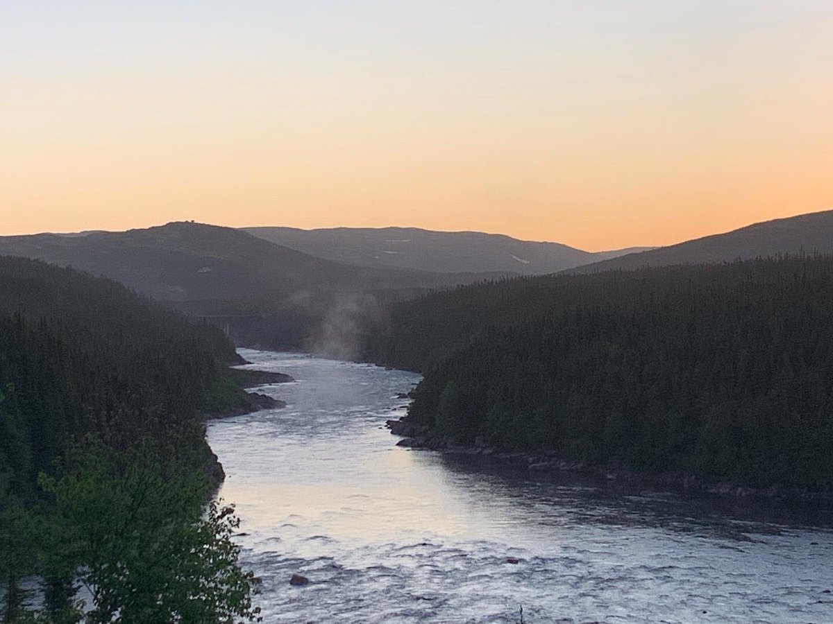 PhilipEarle's tweet photo. A great start to the day, this week I’m spending time beside the river not far from the ocean, this open space is therapeutic. #HappyMonday @ReganBurdenCBC #labrsdor #pointamour @MurphTWN #ShareYourWeather https://t.co/sImq6ypSD5
