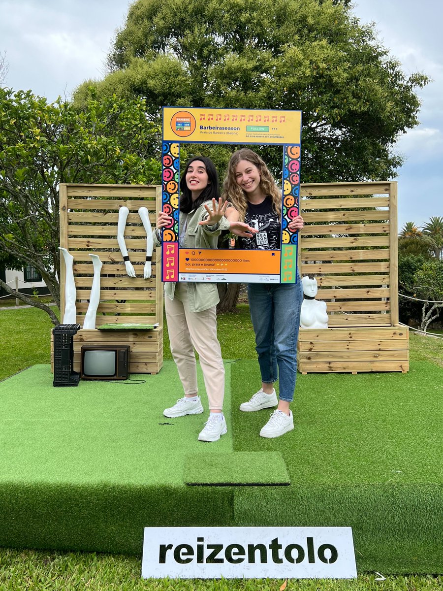 holaseasonfest's tweet photo. Appreciation tweet da vergoña que fixo pasar a equipe de Marketing pero oes que fotiñas máis cute 🌈🌚
#seasonfest @ConcelloBaiona @VibraMahou #festivaleo https://t.co/g87DPyQnau