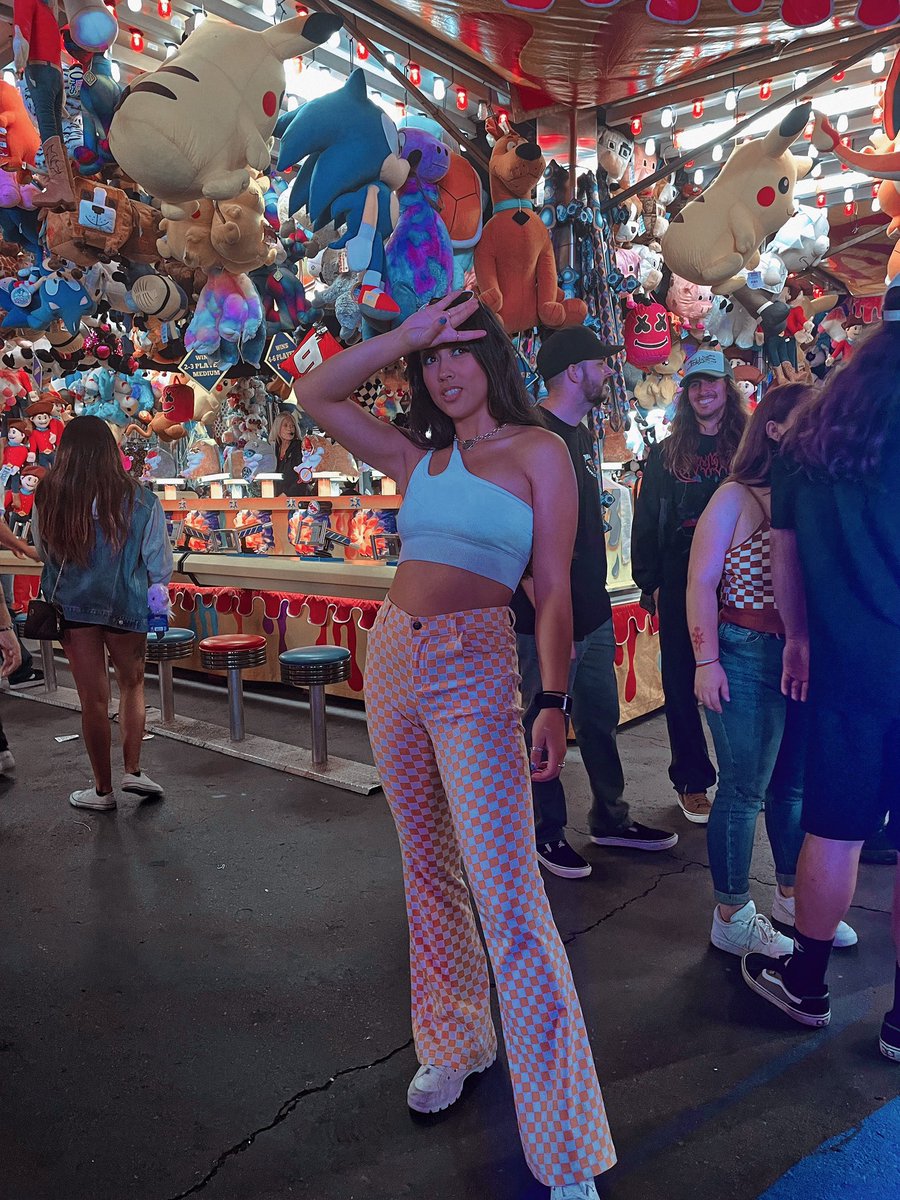 Mercedesrae__'s tweet photo. # fair fit check ? https://t.co/Kl5ujjwPgc