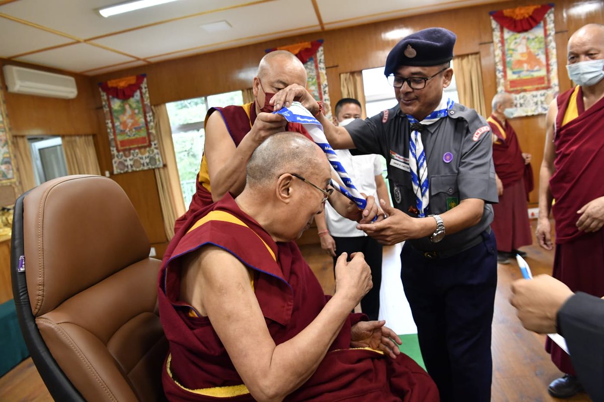 bsgnhq's tweet photo. Proud Movement for entire Scouting &amp; Guiding Fraternity.Had a privilege to meet and seek blessings from His Holiness 'DALAI LAMA' at Dharamshala on 04.07.2022 and presented  Messengers of Peace Scarf 
@worldscouting @DalaiLama @PMOIndia @aniljaindr https://t.co/moZ6ktpCzR