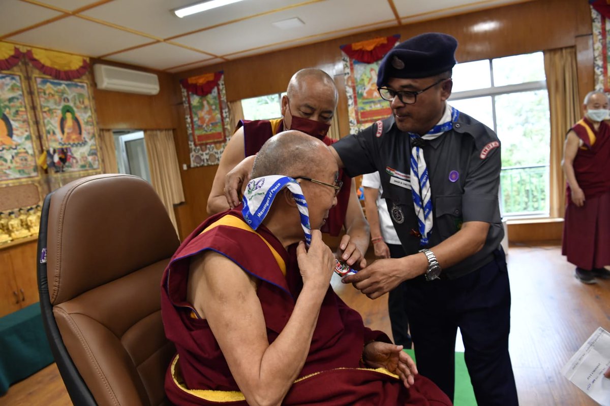 BsghpForce's tweet photo. Proud Movement for entire Scouting &amp; Guiding Fraternity...Had a privilege to meet and seek blessings from His Holiness 'DALAI LAMA' at EcLokganj,  Dharamshala, Himachal Pradesh today 04.07.2022 and presented  Messengers of Peace Scarf....
#BSGHP #Scouting #MessengersofPeace https://t.co/VB5zabJ5CI