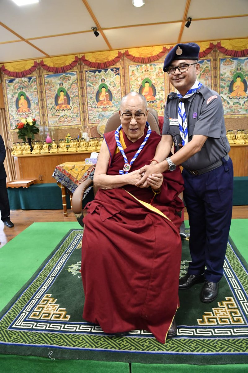 BsghpForce's tweet photo. Proud Movement for entire Scouting &amp; Guiding Fraternity...Had a privilege to meet and seek blessings from His Holiness 'DALAI LAMA' at EcLokganj,  Dharamshala, Himachal Pradesh today 04.07.2022 and presented  Messengers of Peace Scarf....
#BSGHP #Scouting #MessengersofPeace https://t.co/VB5zabJ5CI