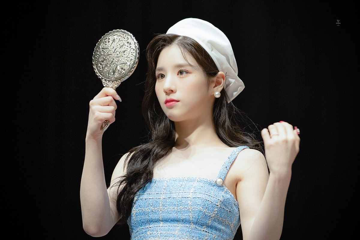 Dear_My_Chuu's tweet image. 220625

˗ˋˏ충격ˎˊ˗ 공주 실존

#이달의소녀 #LOONA #희진 #HeeJin 
@loonatheworld