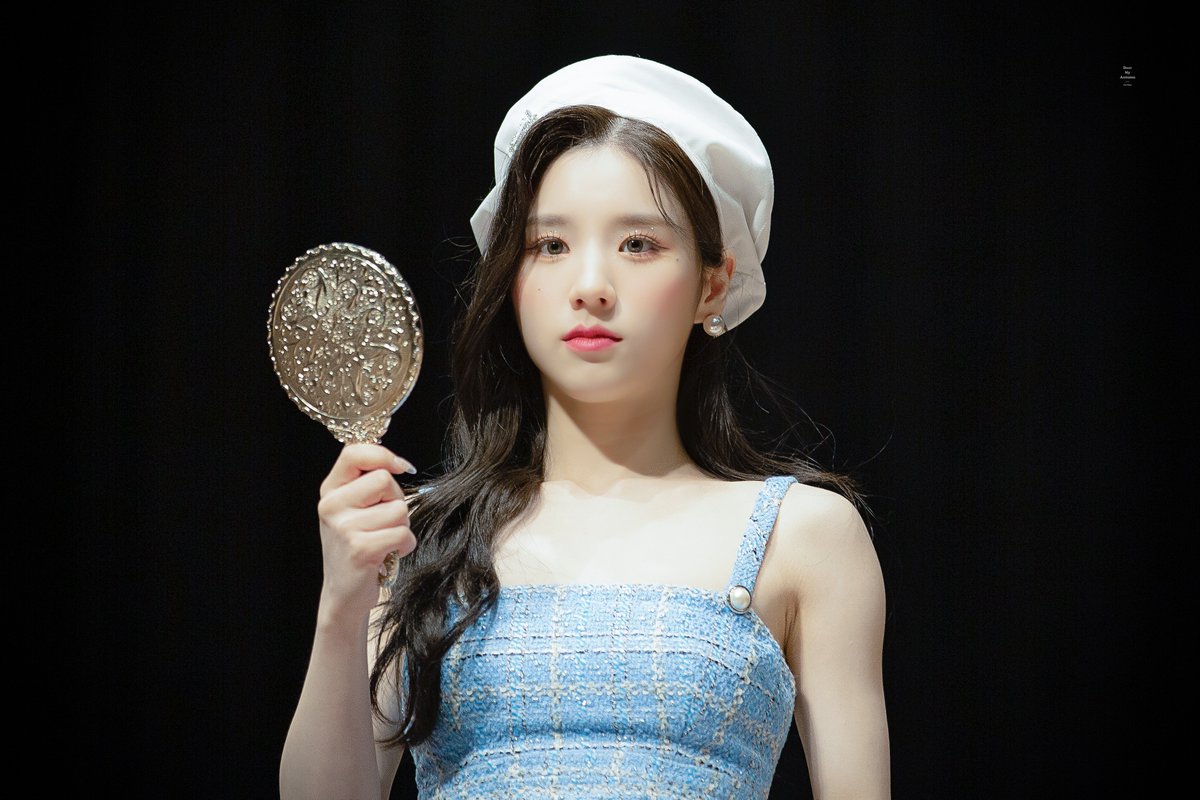 Dear_My_Chuu's tweet image. 220625

˗ˋˏ충격ˎˊ˗ 공주 실존

#이달의소녀 #LOONA #희진 #HeeJin 
@loonatheworld