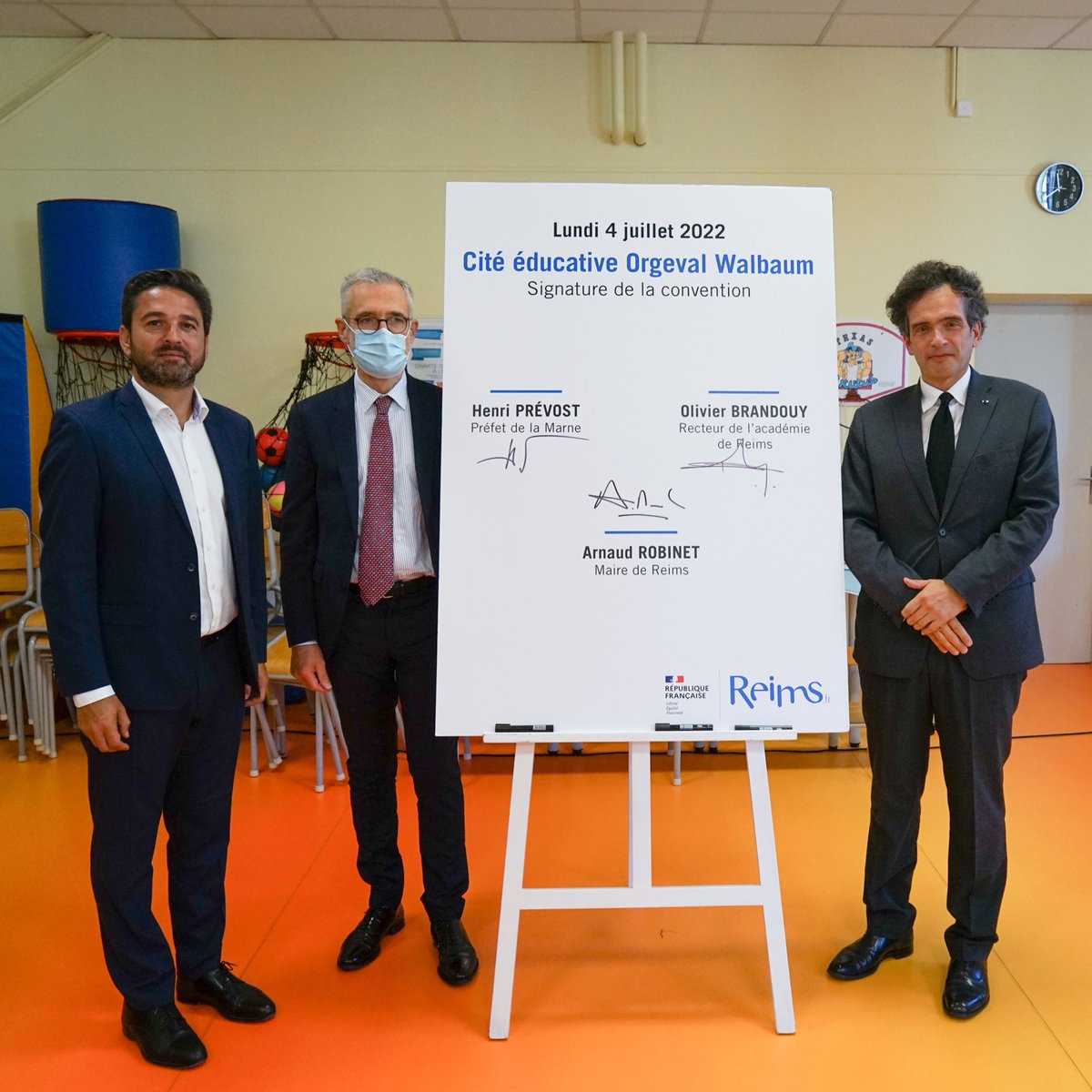 VilledeReims's tweet photo. Signature de la #convention ''Cité éducative'' #Orgeval #Walbaum. L’enjeu : une mobilisation renforcée de l'ensemble des #acteurs publics, associatifs et de la société civile afin de proposer aux #élèves et familles un accompagnement sur-mesure, vers la #réussite. https://t.co/w1DXJHriXY