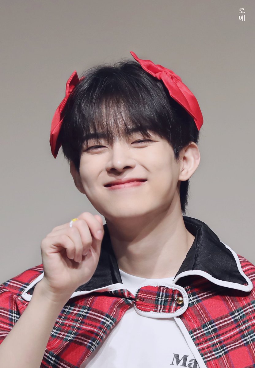 220626 사운드웨이브 대면팬싸

애기 잘생기고 귀엽고 다해. . . 💕

#정수빈 #수빈 #SUBIN #빅톤 #VICTON