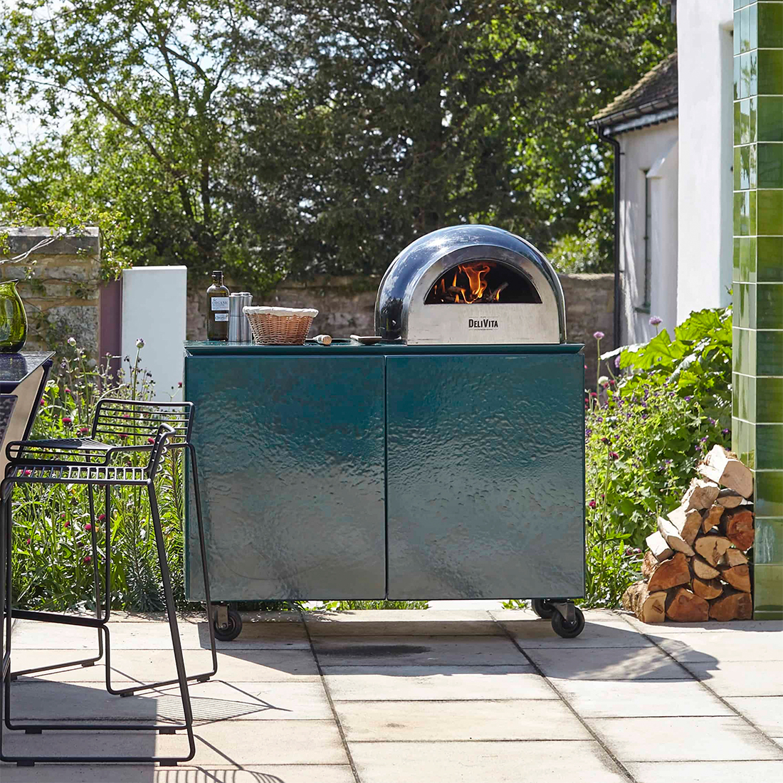 📣 Special Offer – ends soon!
 
We are delighted to be able to offer a fantastic Vlaze ADAPT 120 and DeliVita Pizzaiolo package. The Vlaze cabinet and Delivita pizza oven are the perfect combination for your outdoor garden kitchen.
 
Find out more HERE: bit.ly/39VhoE4