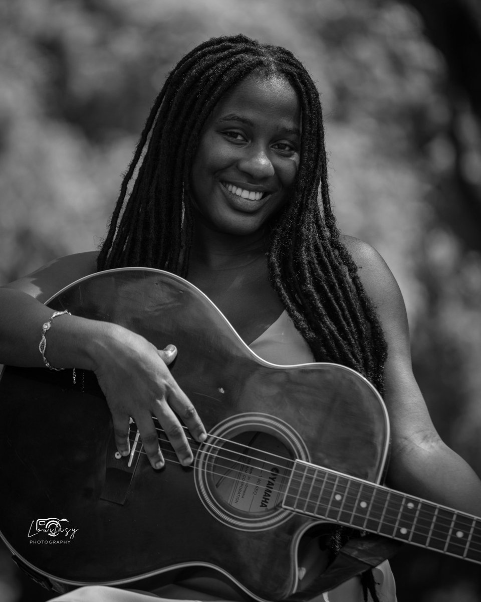 thelouilasy's tweet image. Art and music shine a light of meaning on ordinary life, see how peaceful she’s looking😌

Shot📸 &amp;amp; Edited by🎨: @louilasy01
Subject: @sumomihe 😍
Assisted by🤝: @kingsgy_studio @adjeteyphotoo @AbaYaa18 

#camerarawfilter #photoshop #lightroom #colorgrading