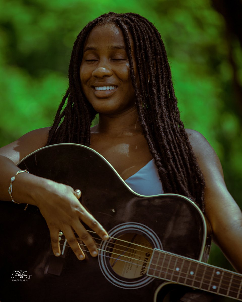 thelouilasy's tweet image. Art and music shine a light of meaning on ordinary life, see how peaceful she’s looking😌

Shot📸 &amp;amp; Edited by🎨: @louilasy01
Subject: @sumomihe 😍
Assisted by🤝: @kingsgy_studio @adjeteyphotoo @AbaYaa18 

#camerarawfilter #photoshop #lightroom #colorgrading