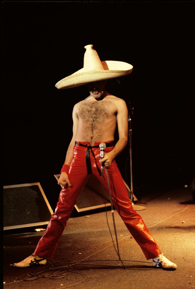 freddie_mercury's tweet photo. Feelin’ 𝘙𝘌𝘈𝘋𝘠 to take on this week like Freddie 💛

#FreddieMercury #MondayMotivation 
📸Credit: Neal Preston https://t.co/5SqaYi7Sla