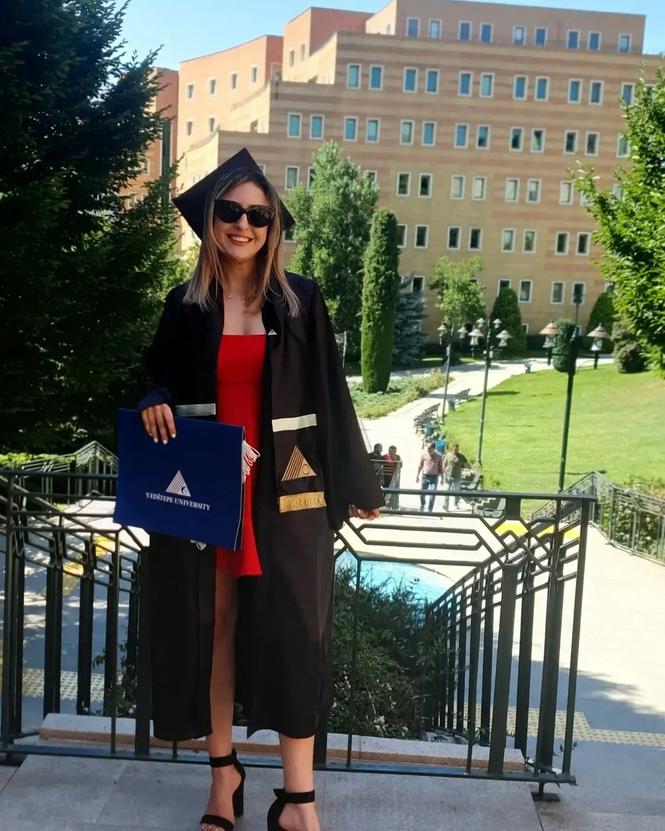 isiltoo's tweet photo. Ben bir sey yaptim 😍 Genetik muhendisi oldum 👩🏼‍🔬💅🏻 @YeditepeUni #yeditepeueniversitesi https://t.co/OsCqVcQeDy