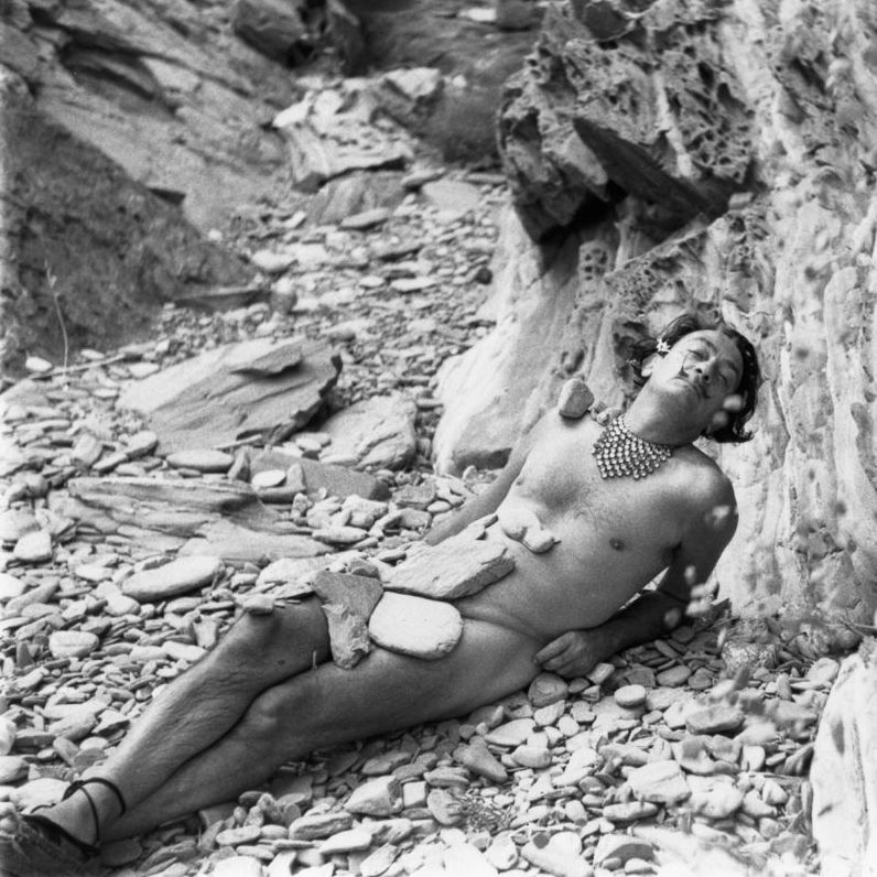 Destil·lats empordanesos despullats i amb espardenyes 😉
#distillery #empordà #GalaDalí