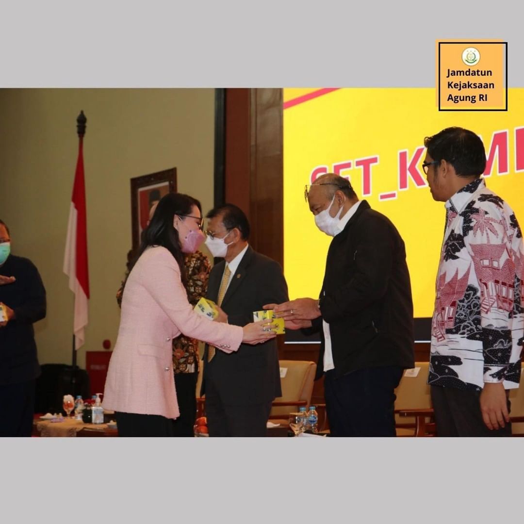 KejaksaanRI's tweet photo. Jamdatun menyampaikan pentingnya reformasi Hukum Acara Perdata dalam upaya peningkatan Ease of Doing Business (EODB) dan Global Competitiveness Index (GCI) Indonesia.
#KejaksaanRI #JAMDatun #PerdataDanTUN https://t.co/43KwnHymGW