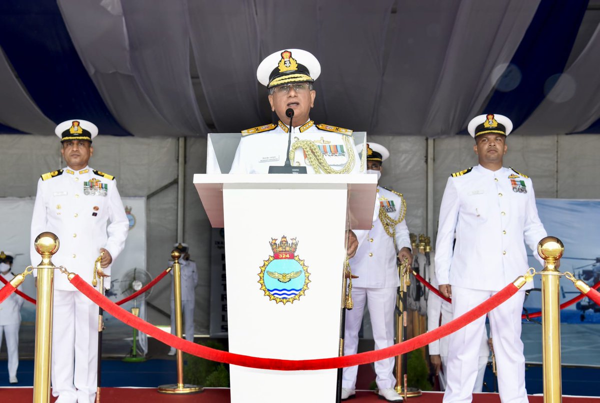 IN_HQENC's tweet image. In addition to their primary roles of MR &amp;amp; SAR, these helicopters can be deployed for #HADR &amp;amp; Spl Ops with #MarineCommandos. The helicopter also has an airborne Medical #ICU for use in the Air Ambulance role to facilitate the medical evacuation of critically ill patients