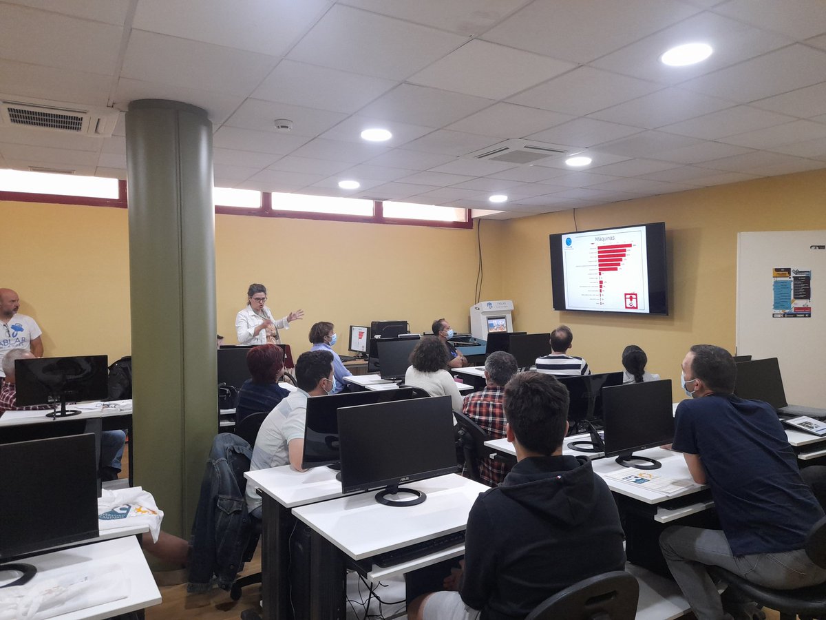 Maria Elena García investigadora del movimiento #maker y <a href="/lsbrunel/">laurent brunel</a> del <a href="/SantanderFabLab/">FabLab Santander</a> nos hablan sobre fablabs y #makers en <a href="/cursosveranouc/">Cursos de Verano UC - @unican</a>