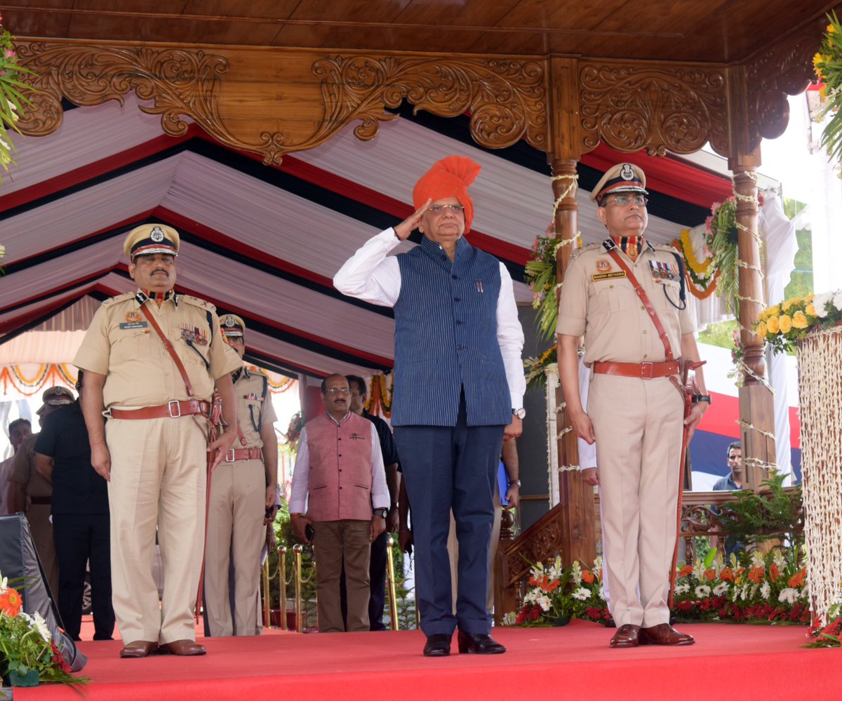 CPDelhi's tweet photo. आज दिल्ली पुलिस के 'प्रथम कमिश्नरेट दिवस परेड' का आयोजन किया गया।'आज़ादी का अमृत महोत्सव' वर्ष में कमिश्नरेट प्रणाली की वर्षगांठ की शुरुआत हमारे लिए गौरान्वित करने वाला क्षण है।(1/3)
@LtGovDelhi 
@AmritMahotsav https://t.co/FmloGrtp8m