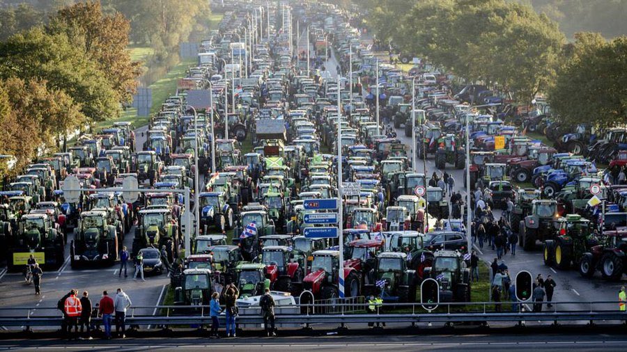tonsmit's tweet photo. Daadkracht, eendracht en organisatievermogen, ik dacht al een hele tijd dat Nederland dat was verleerd. https://t.co/MZrWx3Pr6A