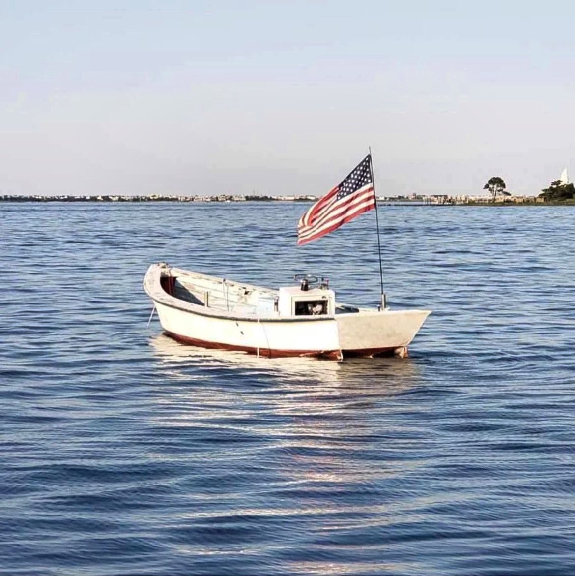 NCCatch's tweet photo. โFor everything that is really great and inspiring is created by the individual who can labour in freedom.โ โ Albert Einstein
Happy Independence Day!
๐ธ Captain Ben Brown, Wanchese
#4THJULY #nccatch https://t.co/VYqspWLhKJ