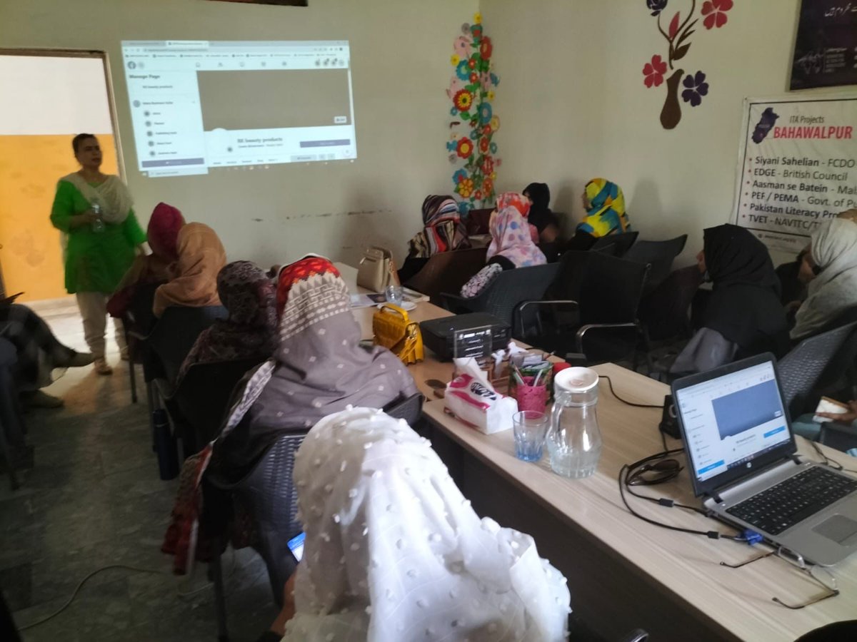 itacecorg's tweet photo. #ITA in partnership with @CIRCLEwomen_ has initiated a #DigitalLiteracyProject for over 1500+ #GEEA leaders, Malala Champions & @SiyaniSahelian Alumni in #SouthPunjab. The program will enable young leaders in digital literacy, business skills and financial inclusion!
#girlsintech https://t.co/NVaPzdhSJ4