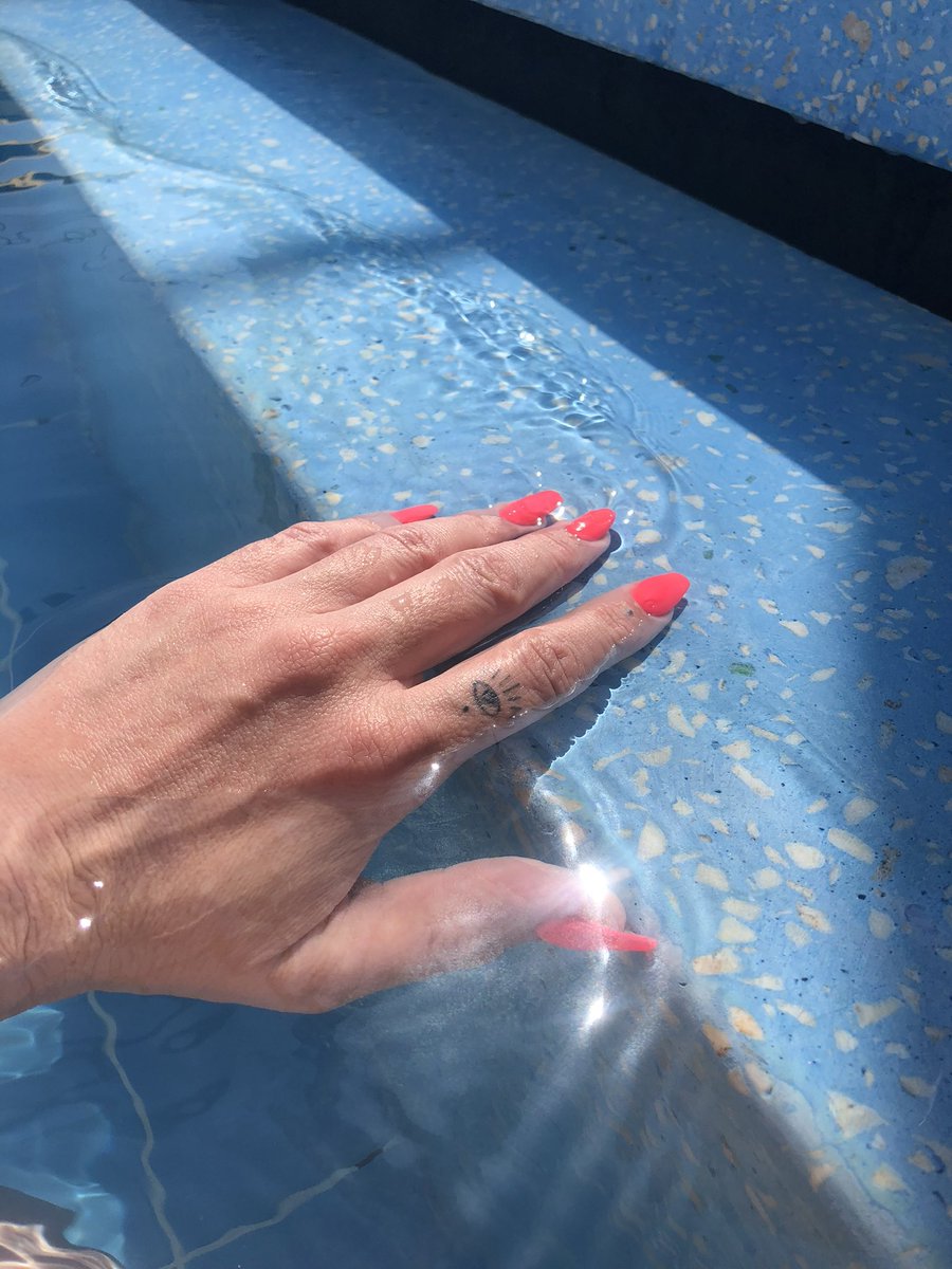 ChloeMonoe's tweet photo. Hand fetish lovers new post just for you😉 💅🏻 sub now https://t.co/fl9g9COqeh #onlyfanshands #handfetish #nails #onlyfansgirl #hands #onlyfansbabe #findom #findomgod #hothands #handmodel #hotnails #hellonails #onlyfans https://t.co/vyPEEIXW3w