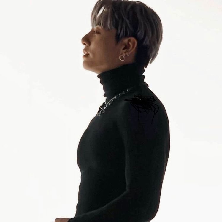 joonstudio's tweet photo. "what's your type?"

me: virgos in a black turtleneck https://t.co/QlQtdR7ghu