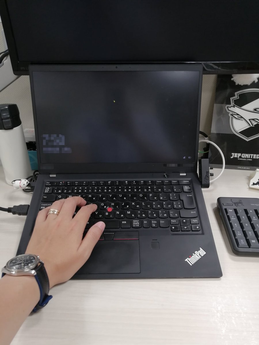 soccer_cat_aro's tweet photo. ノートパソコンスタンドを購入しました👨‍💻
キーボードに少し角度がつくだけで、腕や手首が自然な姿勢になりました😃
パソコン裏に貼り付けるだけの簡単設計👍
#AVALIT　#smartstand
#ノートパソコンスタンド
#ノートPCスタンド https://t.co/0v4UPHfTXy